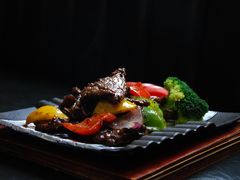 铁板黑椒牛仔骨-前门后头老北京铜锅涮肉·京味菜·烤鸭(伊藤洋华堂店)