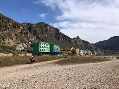 -百里峡七彩艺术小镇