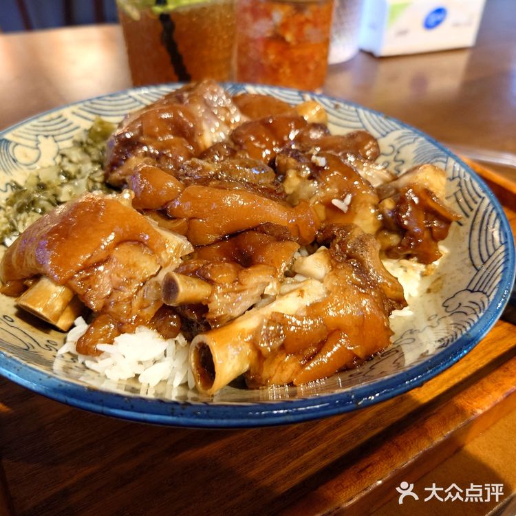 南城也有四点金饭吃了！！一夹就脱骨