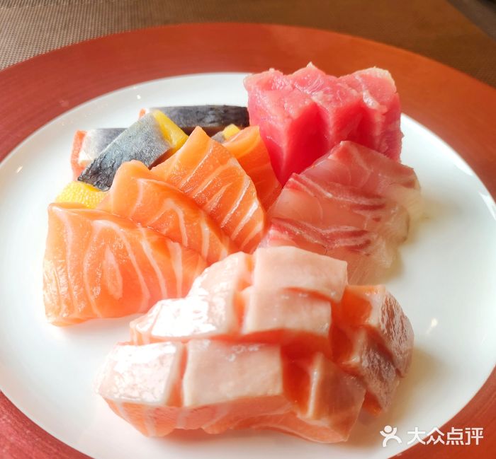 东莞旗峰山酒店及行政公寓·莱斯西餐厅图片
