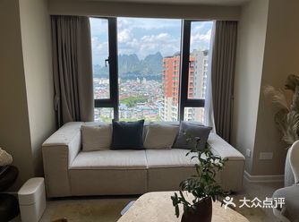 到门口就被门店装修吸引 简约大方 到店后就有小姐姐接