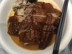 -皇马海口湾海景酒店(万绿园秀英港店)