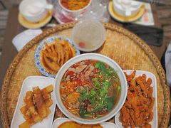 -爆炸头阿姨小四川正宗川味小吃(无任何分店)