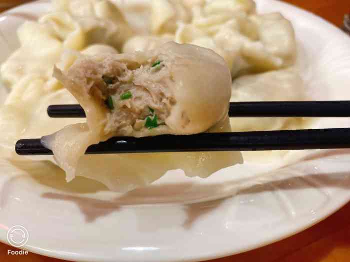 打分 点了最贵的金枪鱼水饺,里面有金枪鱼跟香菜,鱼肉扎实,很好吃
