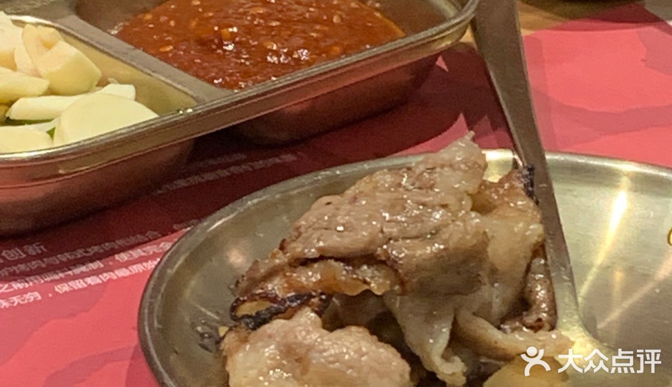 排队也要吃的烤肉[调皮]