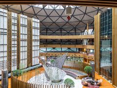 -上海滴水湖皇冠假日酒店