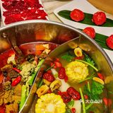 杭州探店｜必打卡地道牛肉火锅爆炸好吃 天呐杭州这家牛