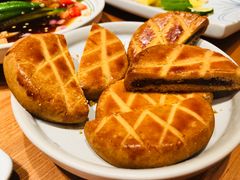 榴莲味玫瑰鲜花饼-云海肴·汽锅鸡·云南菜(广安门天虹店)