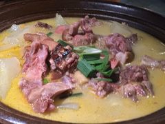 -帅巴人舅母子腊蹄民俗村