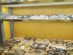 -优医视平价眼镜蔡司依视路折扣工厂店(十里堡店)
