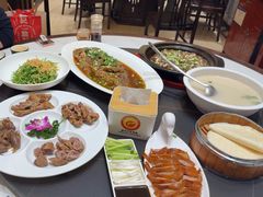 -梅利汴京烤鸭•开封豫菜地标店(东大街店)