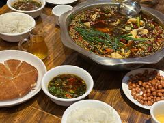 -乡土特色.冷锅鱼.牦牛肉汤锅