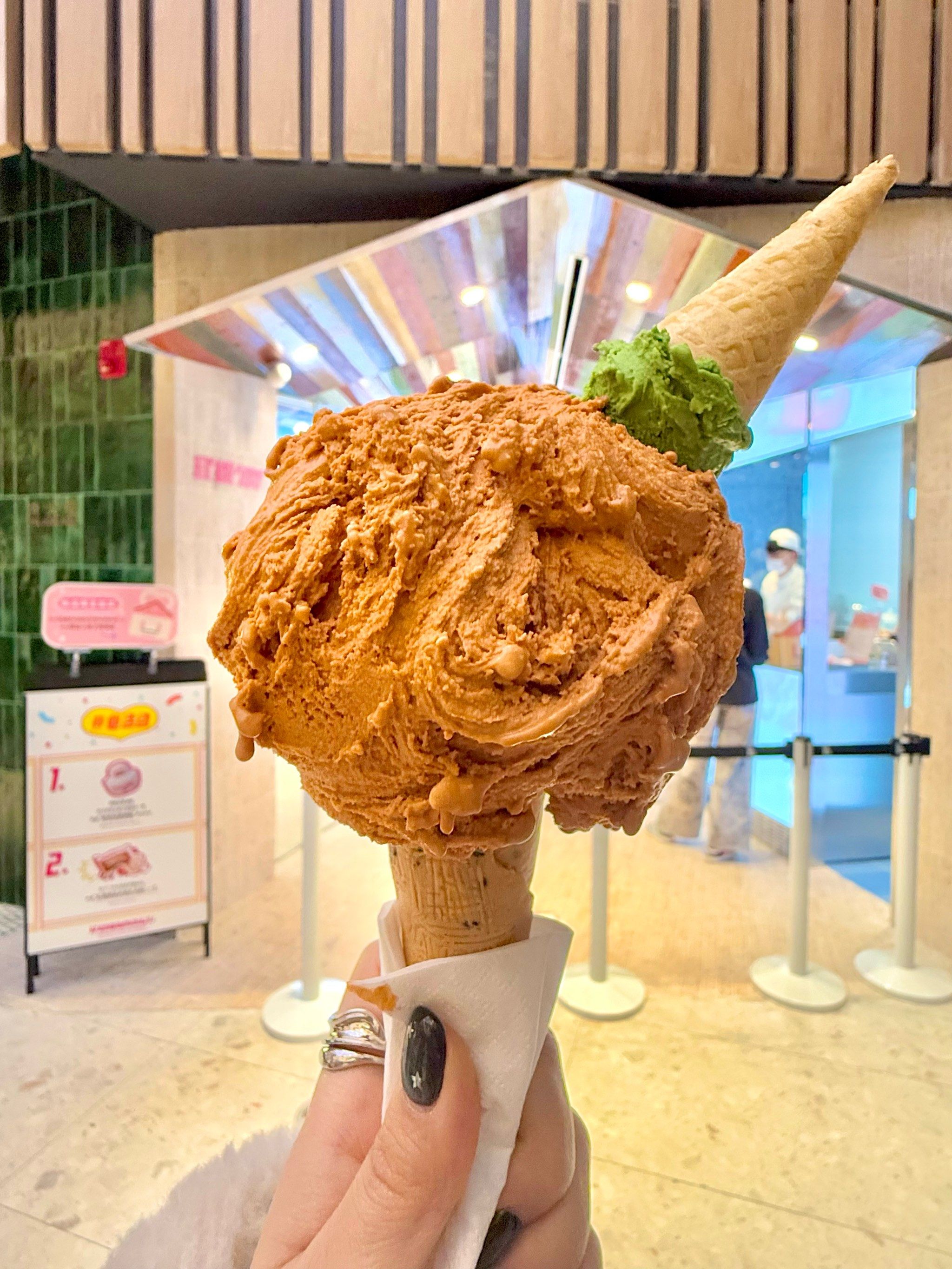 上海新开的比拳头还大的泰奶冰激凌!