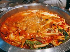 -野山舂·贵州现舂酸汤火锅(鸿通城店)