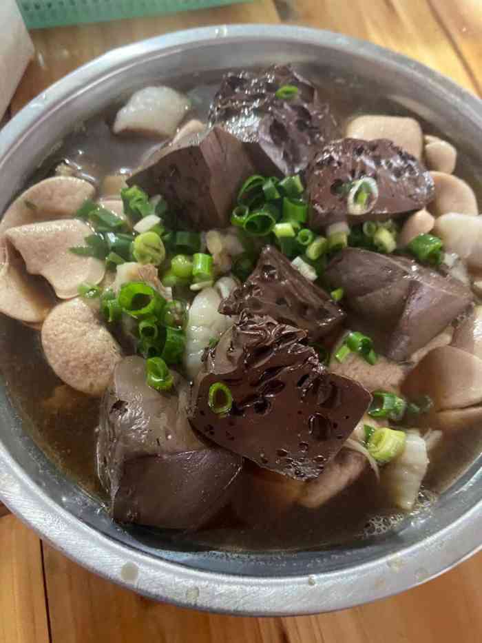 南哥猪血捞化-"苍蝇馆子,就不要追求什么环境和逼格啦.在.