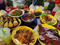 -东海岸人工湖美食村