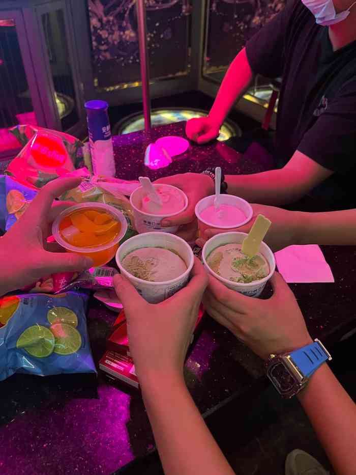 inlove ktv(龙湖上城天街店)-"在楼下喝奶茶送了体验卷,感觉很不错