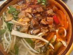 红烧牛肉粉-花溪牛肉粉(八鸽岩店)