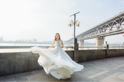 -艾米丽婚纱礼服