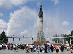 -人民防洪胜利纪念塔