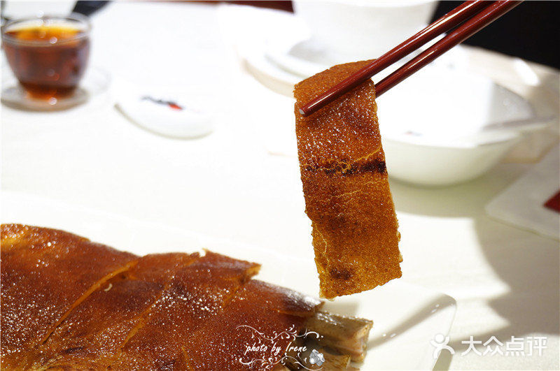 新斗记·新派老粤菜(海上世界店)烤乳猪图片