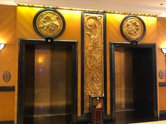 -深圳富苑皇冠假日套房酒店