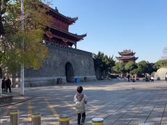 -巴陵广场