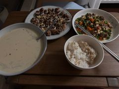 -上海雏渐肥月嫂