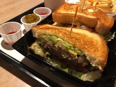 -The Habit Burger Grill 哈比特汉堡(复兴soho店)