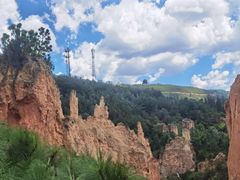 -彩色沙林风景区