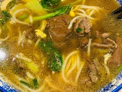 -邱芳粉店(迎宾大道旗舰店)