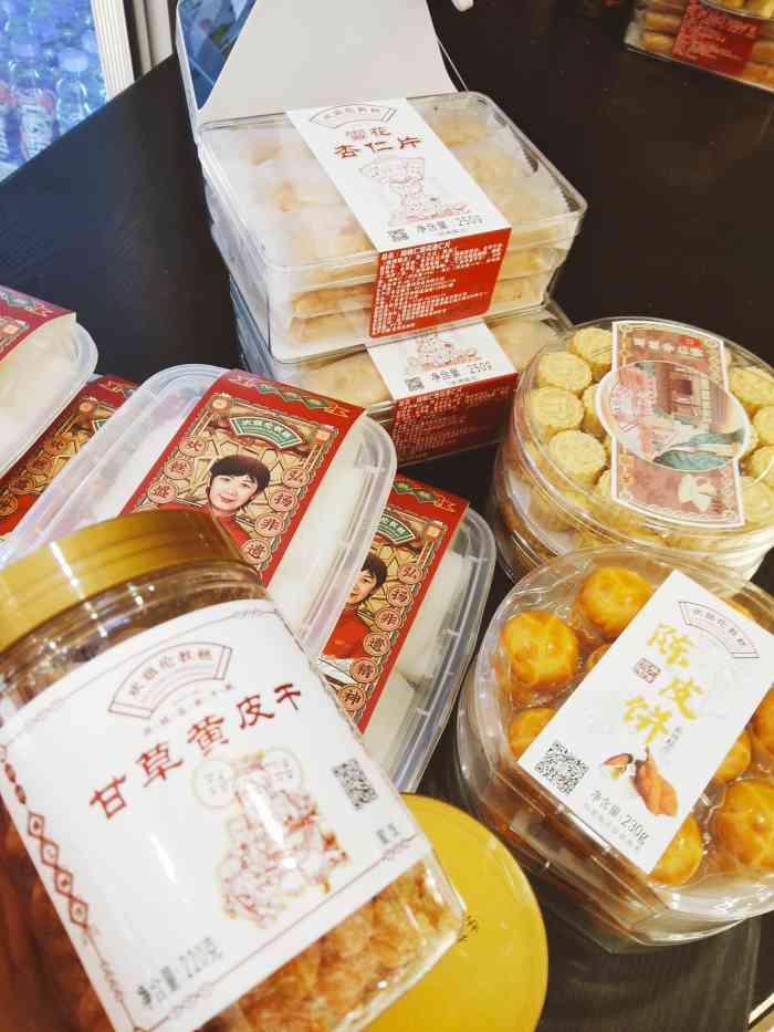 欢姐伦教糕(步行街店)-"好雷哈哈哈哈,整条街其实都在排队,但是我.