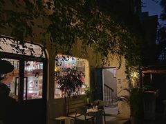 -彳亍咖啡·这里(水湾路店)