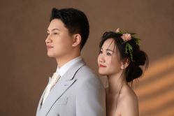 -雪中彩影婚纱摄影·微光艺术中心