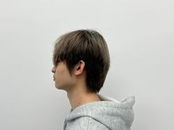 -一家只做男发烫染的店