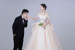 -唯一旅拍·颂当代影像艺术中心(上城店)