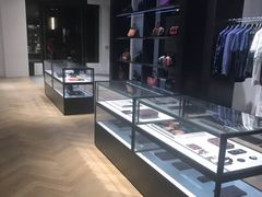 -GIVENCHY(比斯特苏州购物村店)