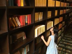 -钟书阁(松江泰晤士小镇店)