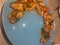 野芫荽炒牛肝菌-半山腰·云南菜(侨福芳草地店)