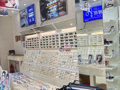 -诺柯视眼镜-蔡司依视路官方工厂店(淞南一店)