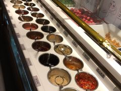 自助调料区-海底捞火锅鲜切牛肉主题店(长寿路店)