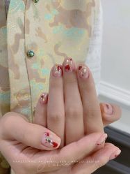 -花岐款式专研健康美甲沙龙