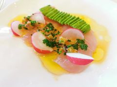 皇帝鱼刺身配牛油果和小红萝卜-Jean Georges