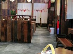 大堂-先启半步颠小酒馆(白麓里店)