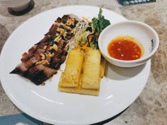 传统烤猪颈肉配酸甜酱-美奈小馆·东南亚菜(福田星河COCO Park店)