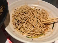 -肥肥虾庄·金牌油焖大虾(汉街SKP店)
