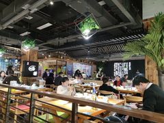 大堂-洪氏嗨捞·广东猪肚鸡·椰子鸡火锅(西咸万象城店)