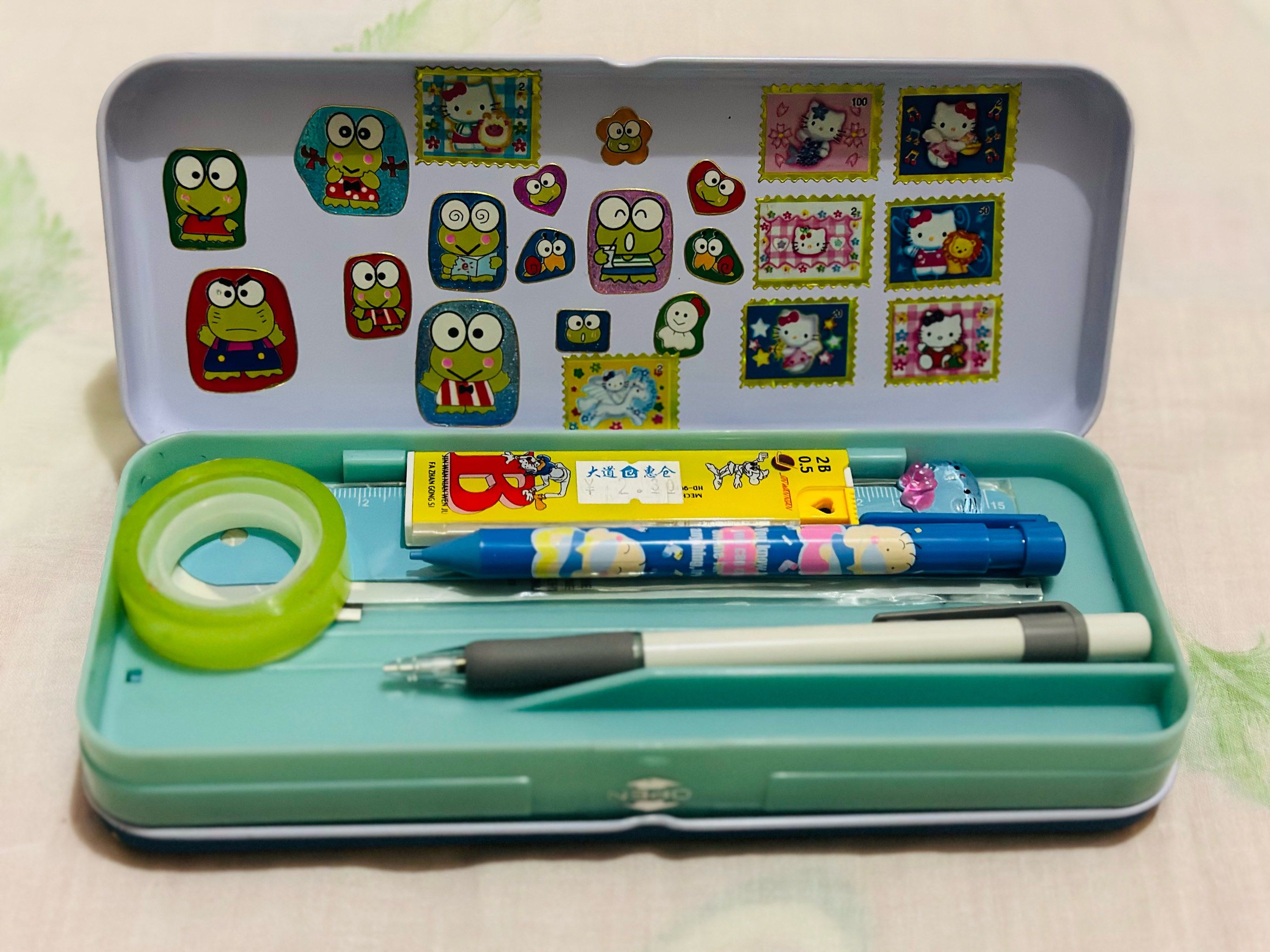 左滑看看小时候的铅笔盒