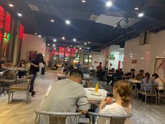 大堂-凤凰路何眼镜香辣蟹(花果园店)