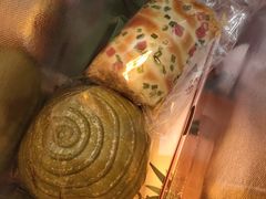 -顶东面包花园·生日蛋糕(世博店)